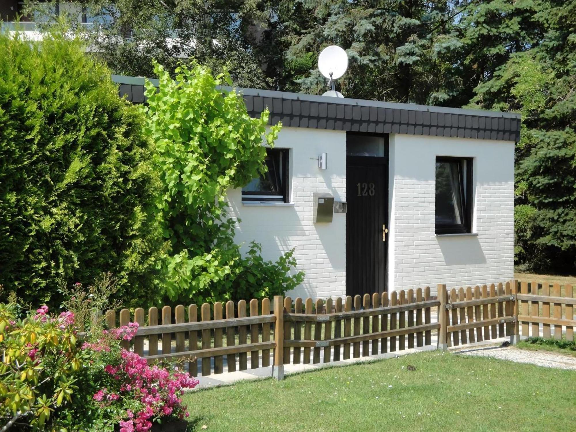 Schoenes Ferienhaus In Tossens Mit Schoenem Garten Butjadingen Exteriör bild